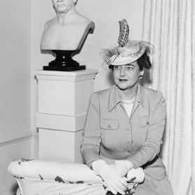 C. 1941 black and white portrait of Dorothy Draper seated in front a a bust sculpture. New York World-Telegram and the Sun Newspaper staff photographer: Edward Lynch, Public domain, via Wikimedia Commons | BRG