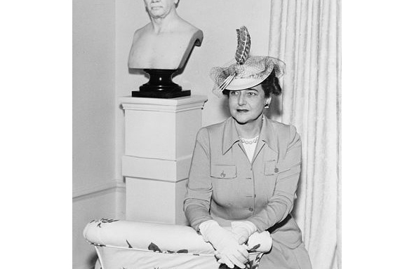 C. 1941 black and white portrait of Dorothy Draper seated in front a a bust sculpture. New York World-Telegram and the Sun Newspaper staff photographer: Edward Lynch, Public domain, via Wikimedia Commons | BRG